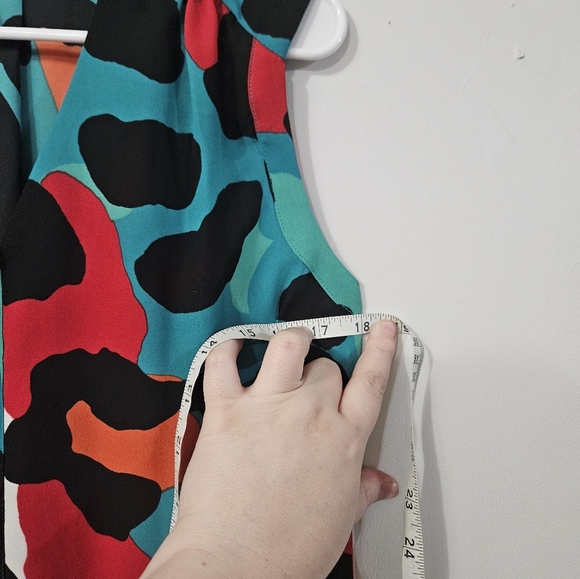 Worthington Animal Print Vibrant Multicolor Sleeveless Blouse! - Picture 5 of 6